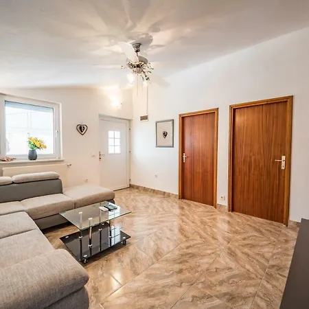 Appartement Karpatia Nin