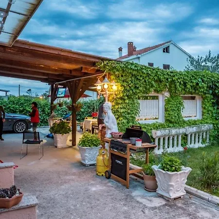 Karpatia Appartement Nin